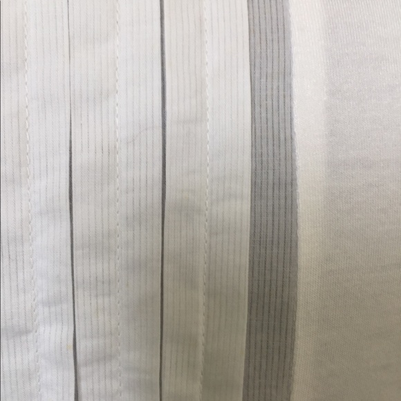 Pin tuck V neck white tunic w/ long sleeves Lg - Picture 3 of 7